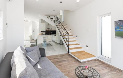Four-Bedroom Holiday Home In Sibenik