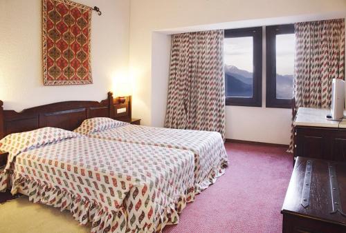 Giường trong phòng chung tại HOTEL SPA MONTANA