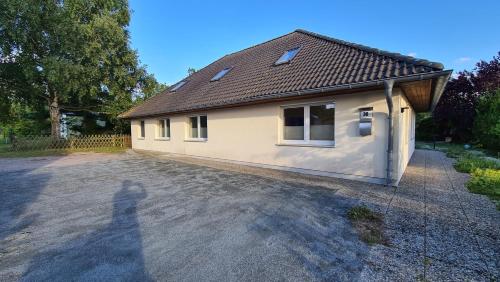 a shadow of a person standing in front of a house at Luft in Ostseebad Koserow