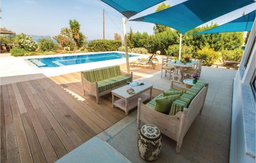 Πισίνα στο ή κοντά στο Beautiful Home In Argaka With Kitchen