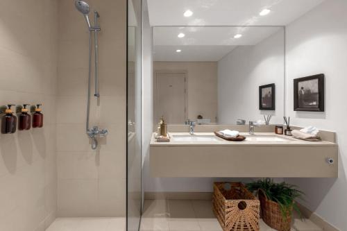 Ванная комната в Vintage 2BR Apartment - Yas Island