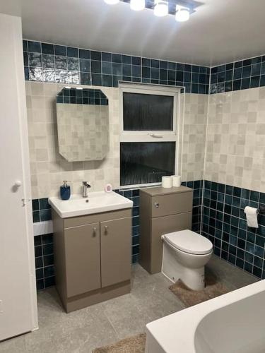 a bathroom with a toilet and a sink at Stunning 2 bed apartment located on high street, 5 minutes from New Cross station, free parking, 1 minute from famous 5 star Lit shisha bar and restaurant in London