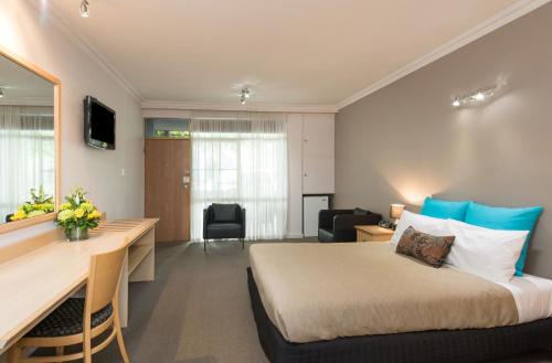 a hotel room with a bed and a desk at Berri Hotel in Berri