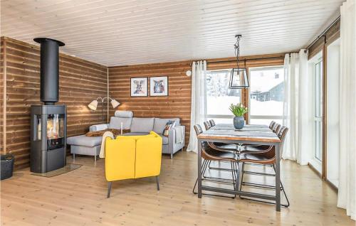 Χώρος καθιστικού στο 4 Bedroom Amazing Home In Lillehammer