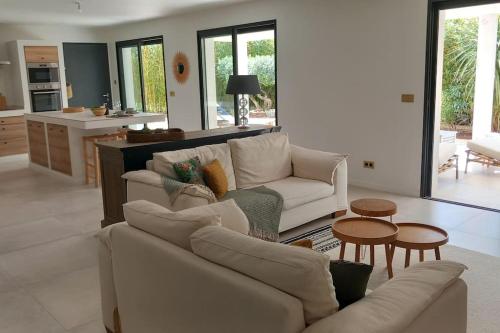 Appartement Indépendant avec Jardin et Piscine en Provence