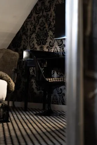 Hôtel du Petit Moulin, Haute Couture hotel by Lacroix photo 8