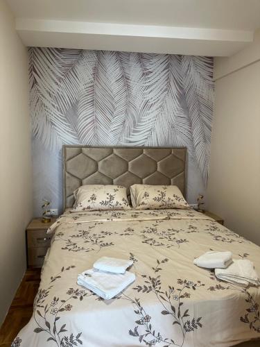 a bedroom with a bed with two towels on it at Apartman Happy Moments Kraljevo in Kraljevo