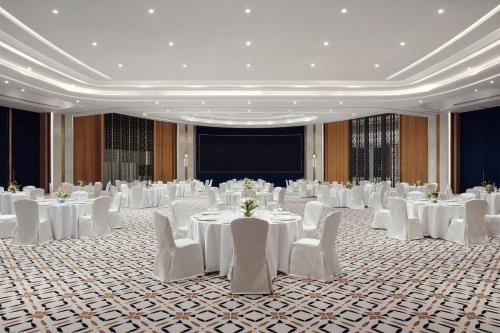 Restaurace v ubytování The St. Regis Al Mouj Muscat Resort