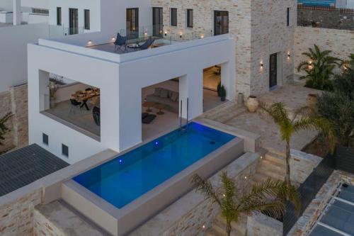 Kolam renang di atau dekat dengan Casa Olea Villa