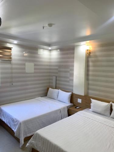 Anh Như Lake View Hostel Cat Baにあるベッド