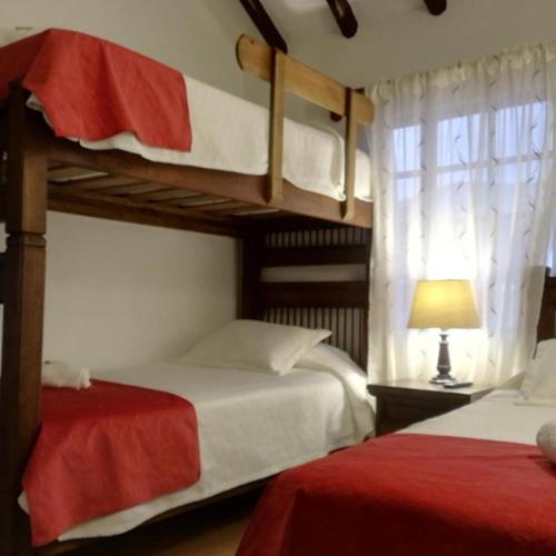 Ένα ή περισσότερα κρεβάτια σε δωμάτιο στο Aparta Hotel El Refugio de María