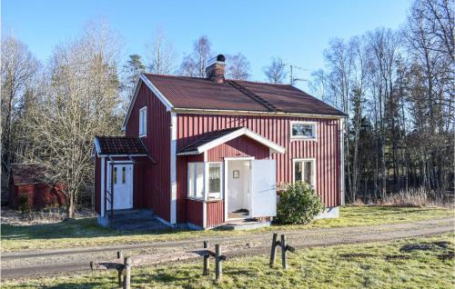 a red building on the side of a road at 2 Bedroom Pet Friendly Home In Burseryd in Sjötofta
