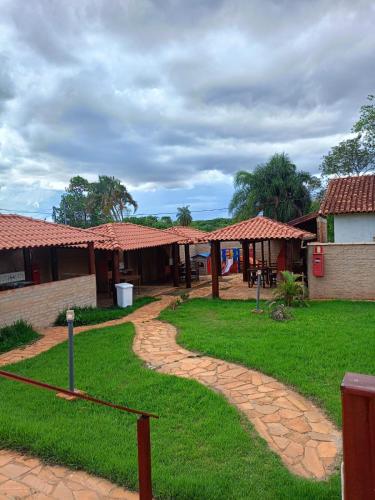 a walkway in front of a group of houses at HOTEL JP in Delfinópolis