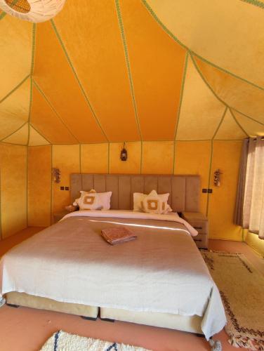 Postel nebo postele na pokoji v ubytování Lucky luxury Camp