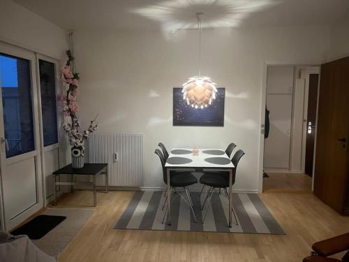 Et opholdsområde på Stor og Lys Lejlighed i Hjertet af Holstebro