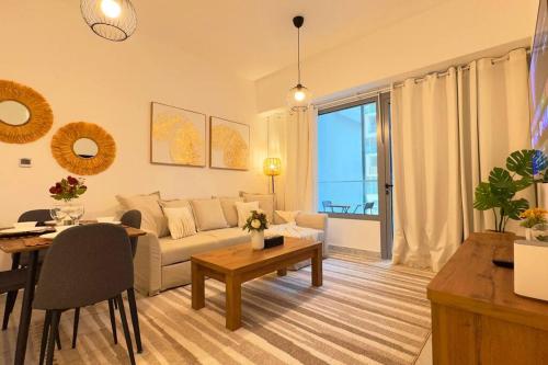 Daisy 1BR Oasis - Elegant Urban Escape