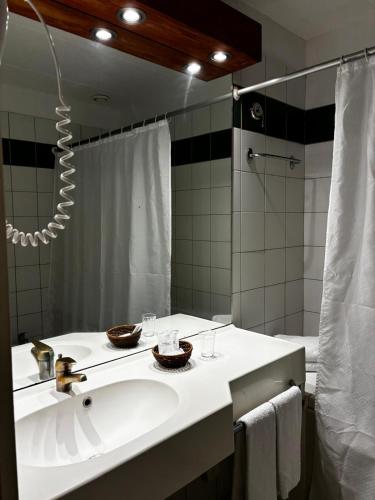 a bathroom with a white sink and a mirror at Los Naranjos Termal in Termas del Daymán