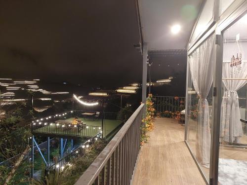 Un balcón o terraza de JS-Home