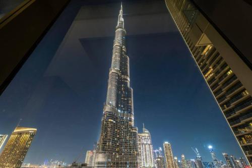 Family 3BR Flat Free Parking, Gym, Pool & Burj Views