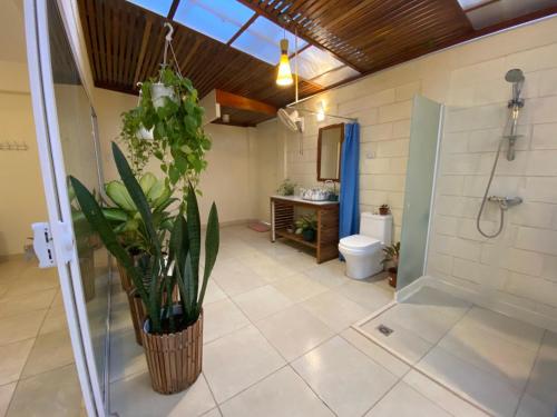 Ένα μπάνιο στο Pura Vida Boutique Apartments