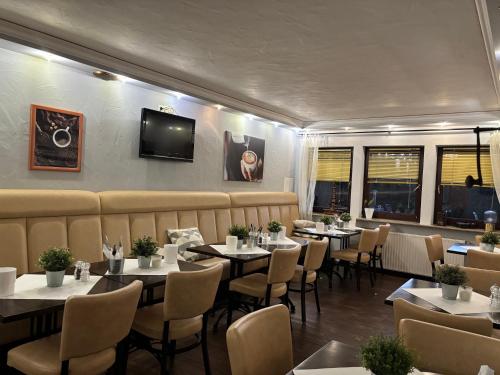 TV a/nebo společenská místnost v ubytování Hotel Pirsch
