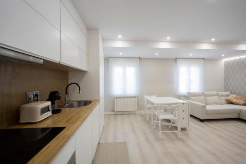 Η κουζίνα ή μικρή κουζίνα στο Apartamentos O Devezo