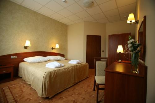Postel nebo postele na pokoji v ubytování Hotel Zawiercie