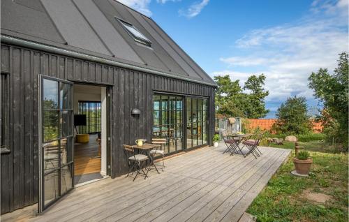 Zahrada ubytování Awesome Home In Svaneke With Kitchen