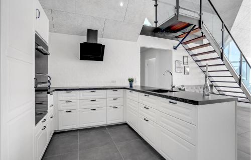 Η κουζίνα ή μικρή κουζίνα στο Amazing Home In Rømø With Kitchen