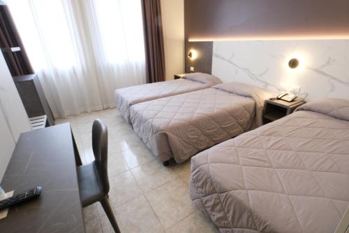 Кровать или кровати в номере Hotel Mistral