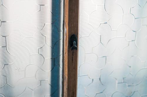 a close up of a door with white curtains at Japanese Local House - 奥葉山の一棟貸しの隠れ家宿 - 静かな縁側と和室 in Hayama