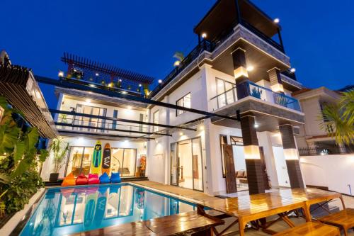 a house with a swimming pool in front of it at Sea Villa Vũng Tàu - Gần Cột Cờ Bãi Sau - Free Bida - Loa Karaoke in Vung Tau
