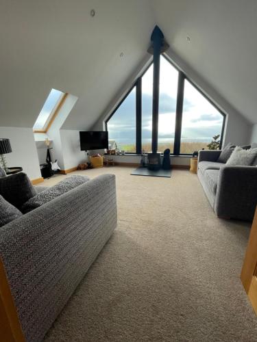 Sjónvarps- og/eða afþreyingartæki á Switha - Luxury home in Stromness, Orkney with outstanding views