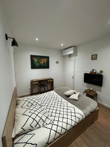 a bedroom with a large bed in a room at Chez Christian et Valérie in Rocbaron