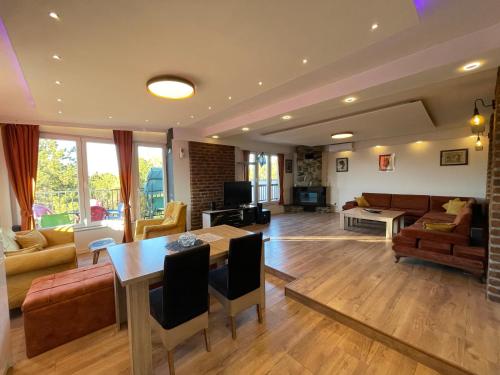 Greenside Apartment 7