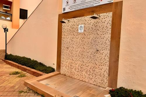 Το κτήριο όπου στεγάζεται  η παραθεριστική κατοικία