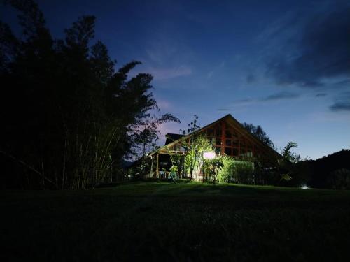 a house at night with its lights on at Finca La Vistosa in Sasaima