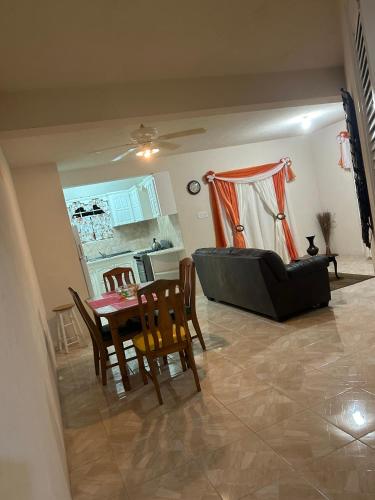 Η κουζίνα ή μικρή κουζίνα στο StayHaven Escapes
