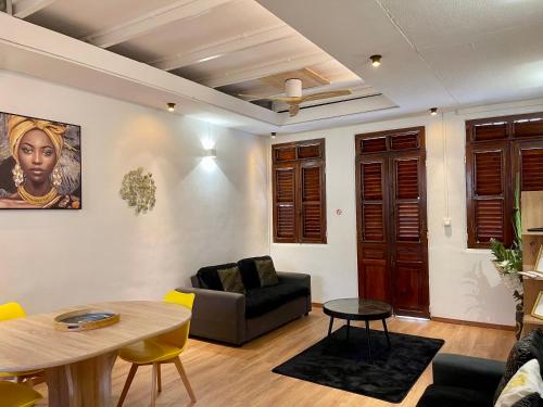 Posezení v ubytování LOFT T2 en couleur en plein centre ville Fort-De-France Martinique