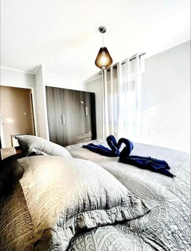 a bedroom with two beds with blue bows on them at Appartement à 10 min de Strasbourg in Strasbourg