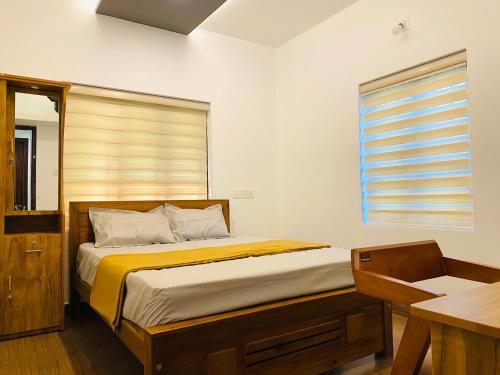 Giường trong phòng chung tại Captain's Cove Home Stay