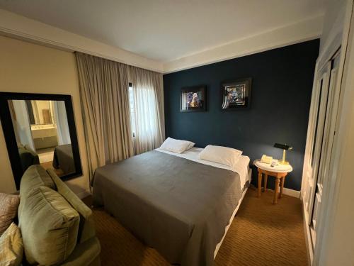 Postel nebo postele na pokoji v ubytování Hotel Estamp moema Ibirapuera UH110