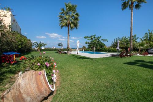 Πισίνα στο ή κοντά στο Socrates Holidays Apt. 1 with Pool near the Beach