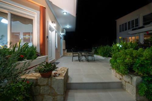 Φωτογραφία από το άλμπουμ του Socrates Holidays Apt. 1 with Pool near the Beach στα Καμισιανά