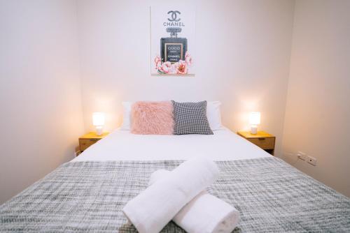 Postel nebo postele na pokoji v ubytování Lv61 SkyHigh CityView Comfort Cozy 1BR Retreat