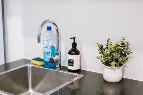 Fotografie z fotogalerie ubytování Lv61 SkyHigh CityView Comfort Cozy 1BR Retreat v Melbourne