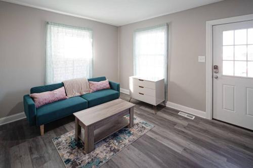 Χώρος καθιστικού στο Adorable Stylish 1bed 1 bath