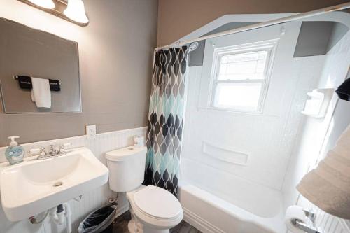 Ένα μπάνιο στο Adorable Stylish 1bed 1 bath
