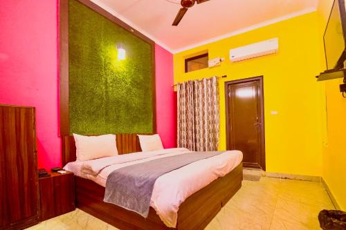 Cama ou camas em um quarto em The Rivanta Tapovan