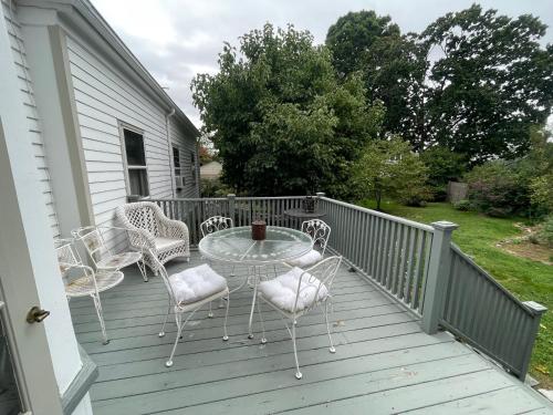 Gallery image of The White House in Plainfield